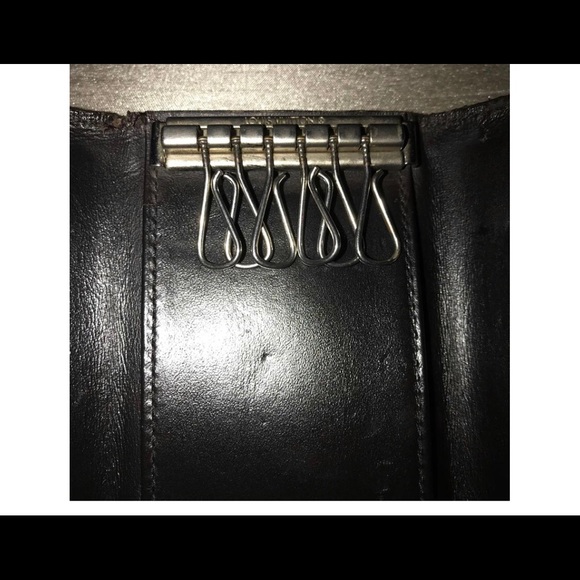 🔥🔥L.V.🔥🔥BLINGED OUT KEY CASE🔥🔥 - Picture 4 of 5